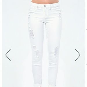 BEBE Heartbreaker Capri White Jeans